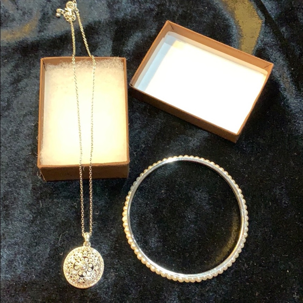 Built lots of Romantic jewelry. Silver necklace & bracelet